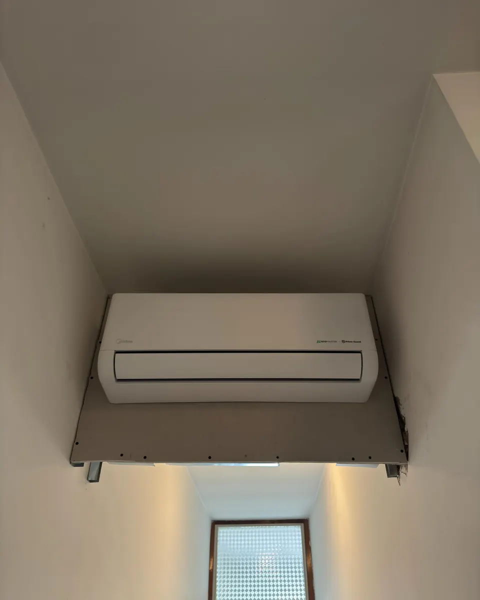 Split Midea incassato in veletta di cartongesso